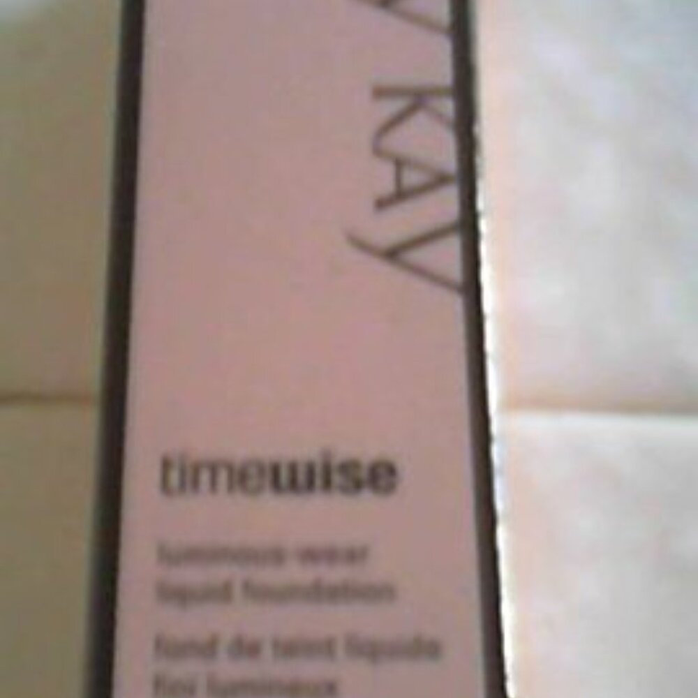 Mary Kay TimeWise Luminous Wear Liquid Foundation Beige 2 Normal Dry - Picture 3 of 8